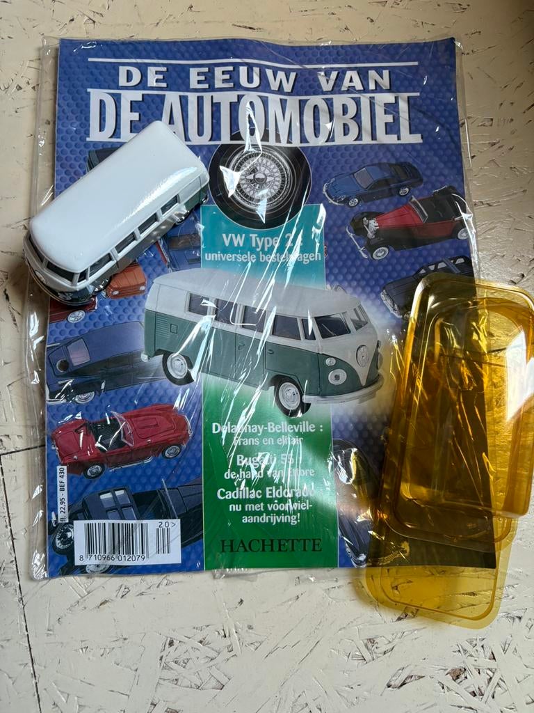 Solido:VW type 2 bestelwagen+blad+plastic en carton doosje, Hobby en Vrije tijd, Ophalen of Verzenden, Zo goed als nieuw, Solido