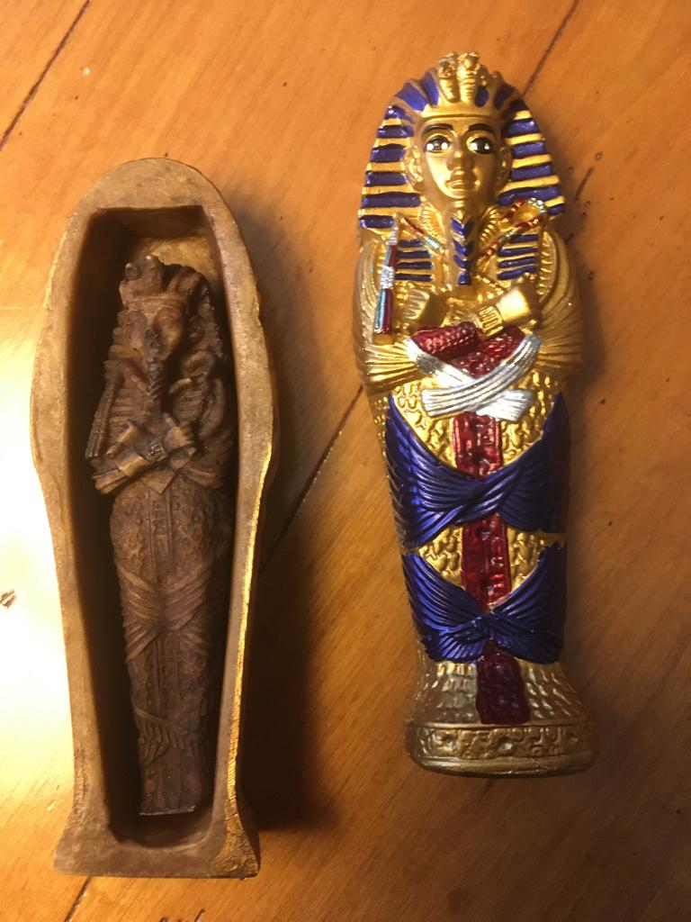 Egyptische beeldjes van Groot Egyptisch Museum Cairo, Ophalen