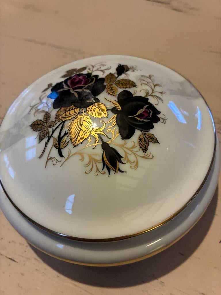 Bonbonnière ou autre  en porcelaine de limoges, Enlèvement