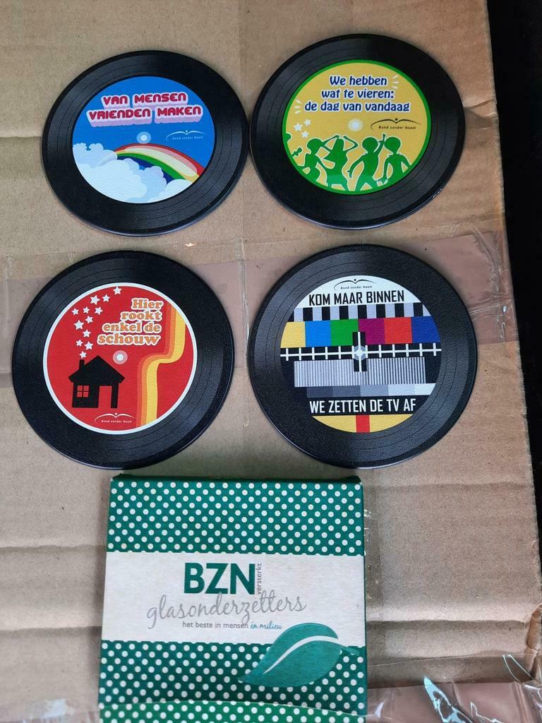 Bond zonder naam , glasonderzetters . Als nieuw !, Huis en Inrichting, Ophalen of Verzenden, Zo goed als nieuw