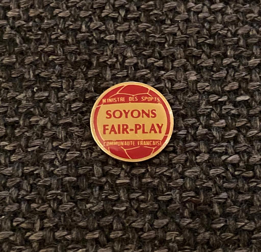 PIN - SOYONS FAIR-PLAY, Verzenden, Gebruikt, Sport, Speldje of Pin