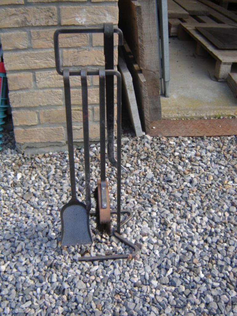 Tisonniers, brosse, pelle, Enlèvement, Utilisé, Suspendu, Poêle à bois