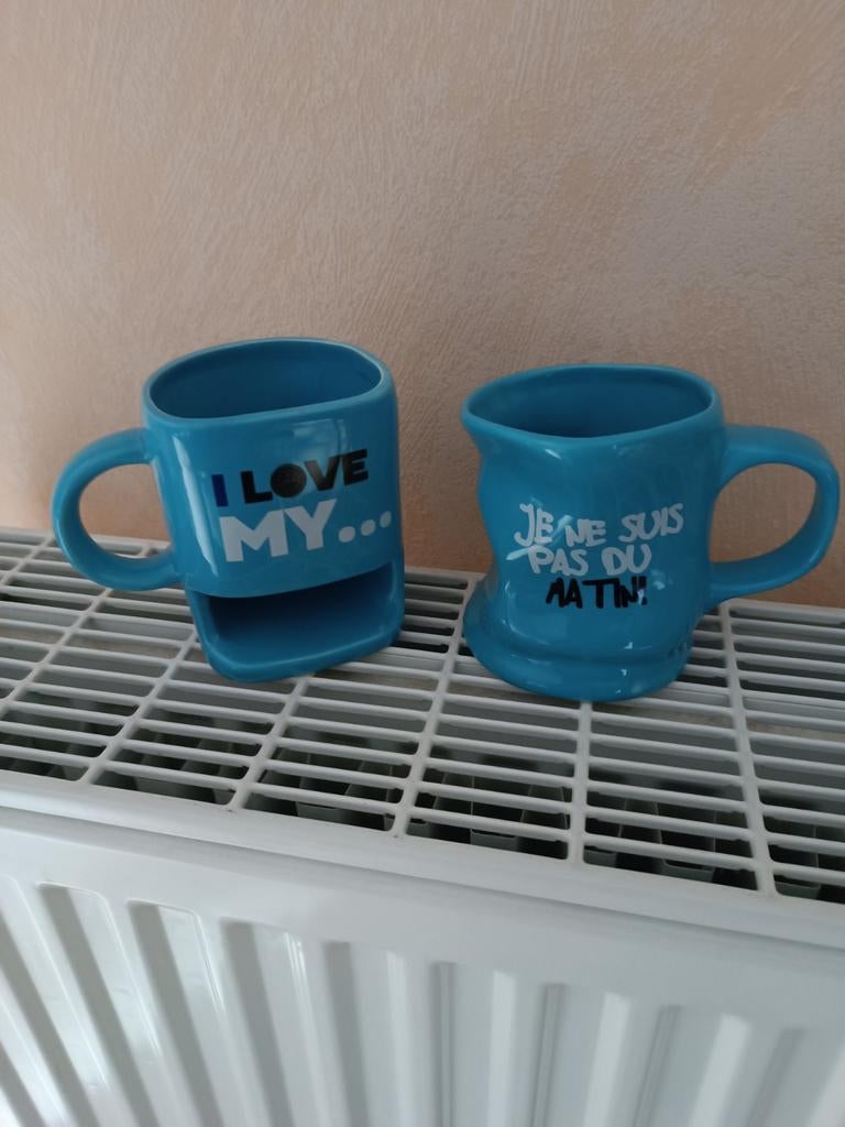 A vendre 2 mugs, Comme neuf