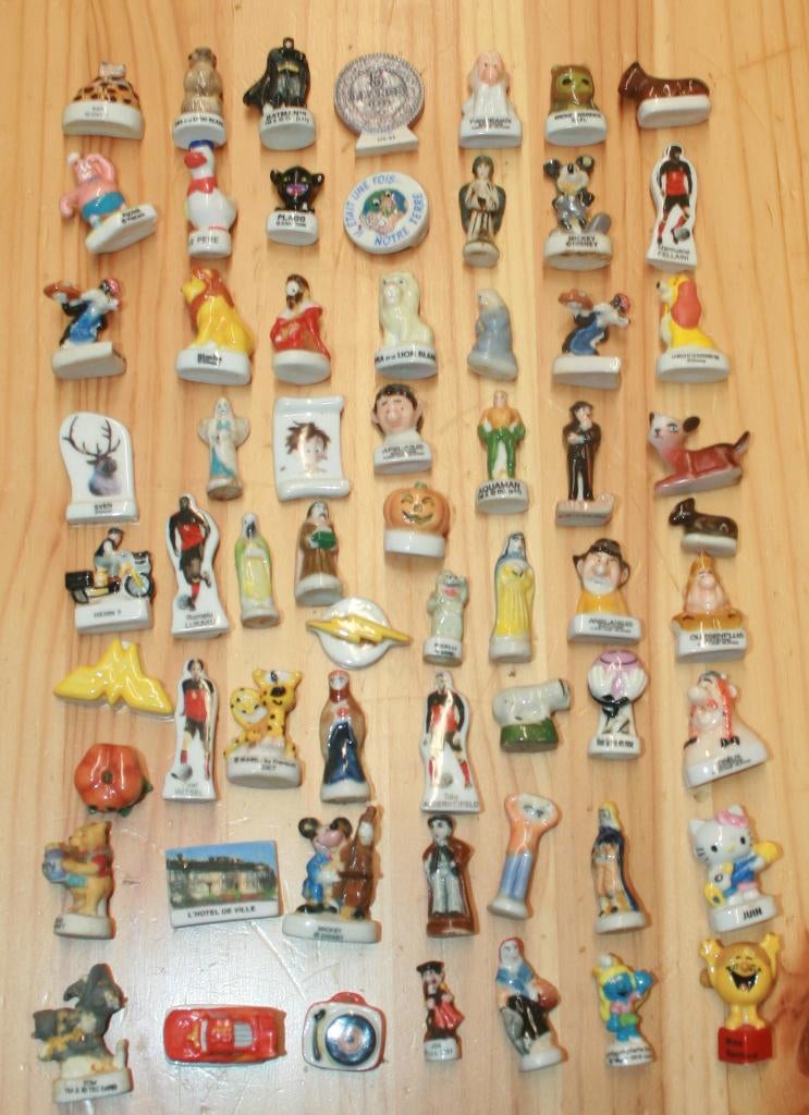 Lot de 62 fèves en porcelaine – Collection galette des rois, Enlèvement, Comme neuf, Autres types