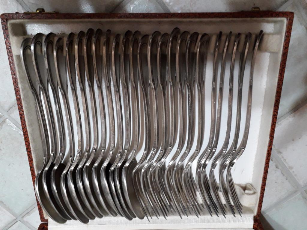 Coffret 24 ancien couvert métal argenté poinçonné 20, Enlèvement ou Envoi, Argent
