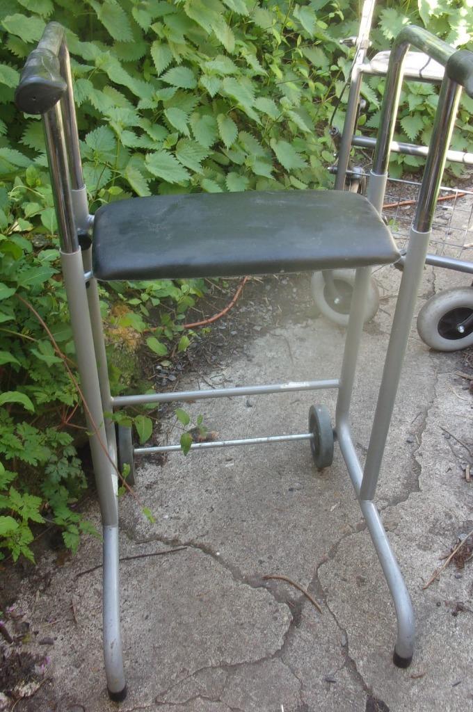Rollator met 2 kleine wielen, Ophalen