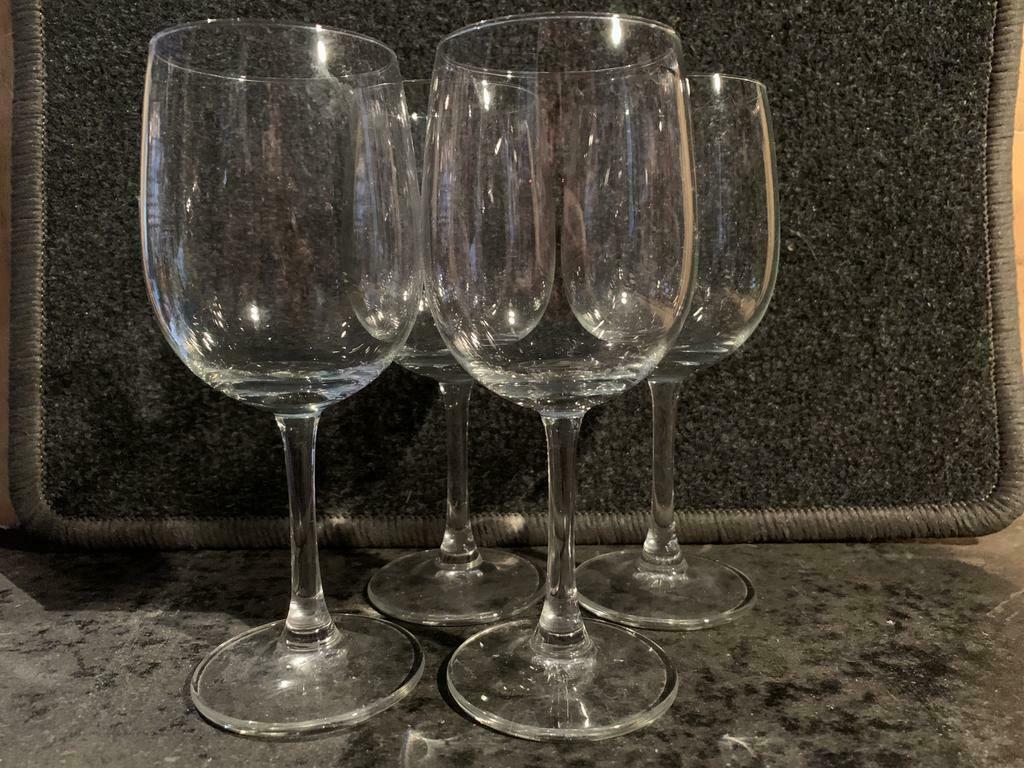 4 verres à vin comme neufs, Collections, Comme neuf, Autres types