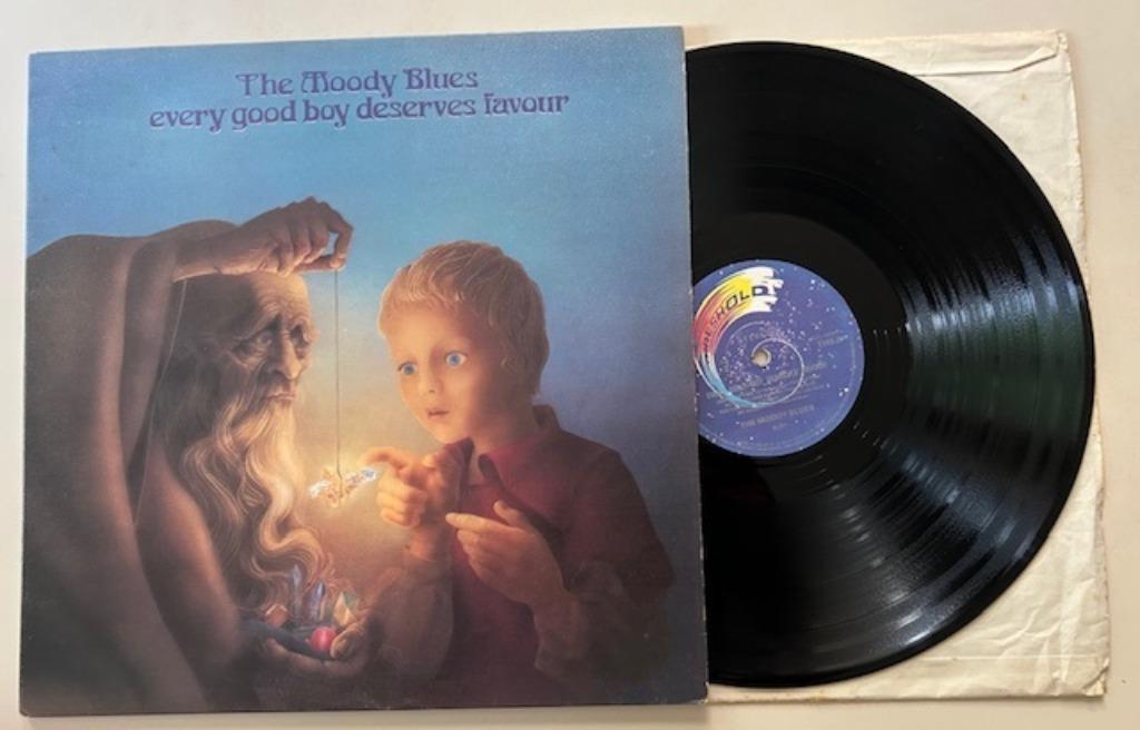 LP THE MOODY BLUES - EVERY GOOD BOY DESERVES FAVOUR + EXTRA, CD & DVD, Vinyles | Pop, Comme neuf, 12 pouces, Enlèvement ou Envoi