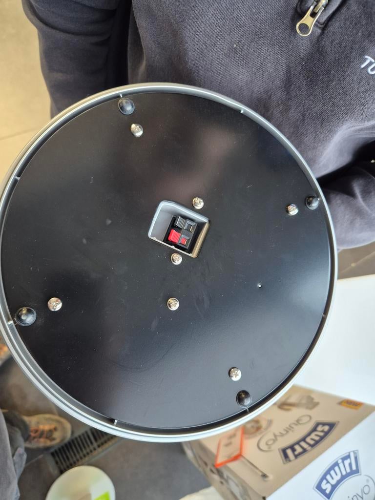 Jvc speaker, Enlèvement, JVC