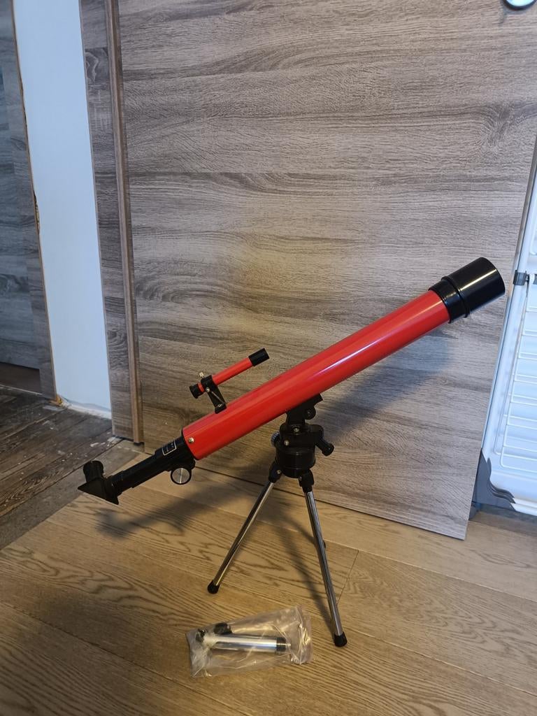 Rode Tasco 5T Telescoop, Enlèvement