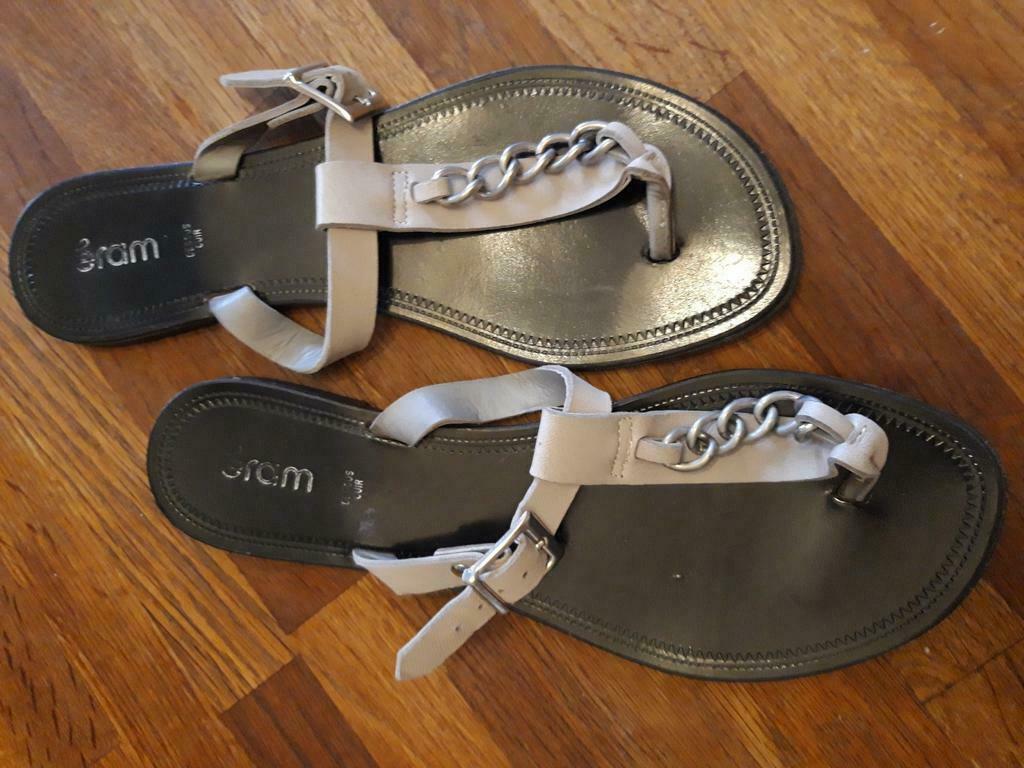 Tongs Eram grises pointure 40, Gris, Enlèvement ou Envoi, Comme neuf, Sandales de bain