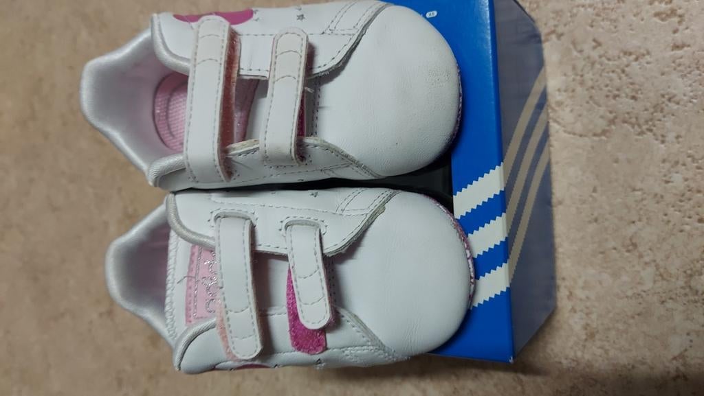Baskets bébé adidas, Kinderen en Baby's, Babykleding | Schoentjes en Sokjes, Adidas, Gebruikt, Meisje, Overige typen