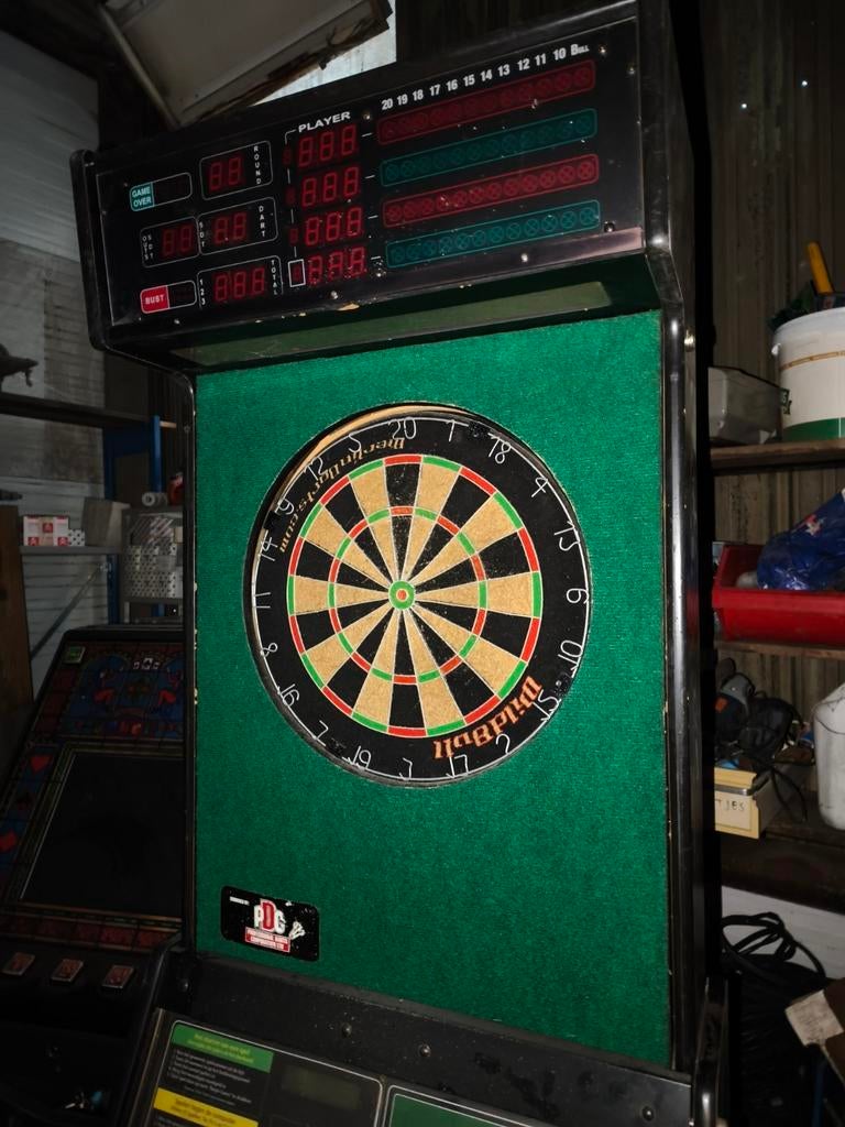 Darts perfeckt werking met pijltjes en wisselstukken, Ophalen, Zo goed als nieuw