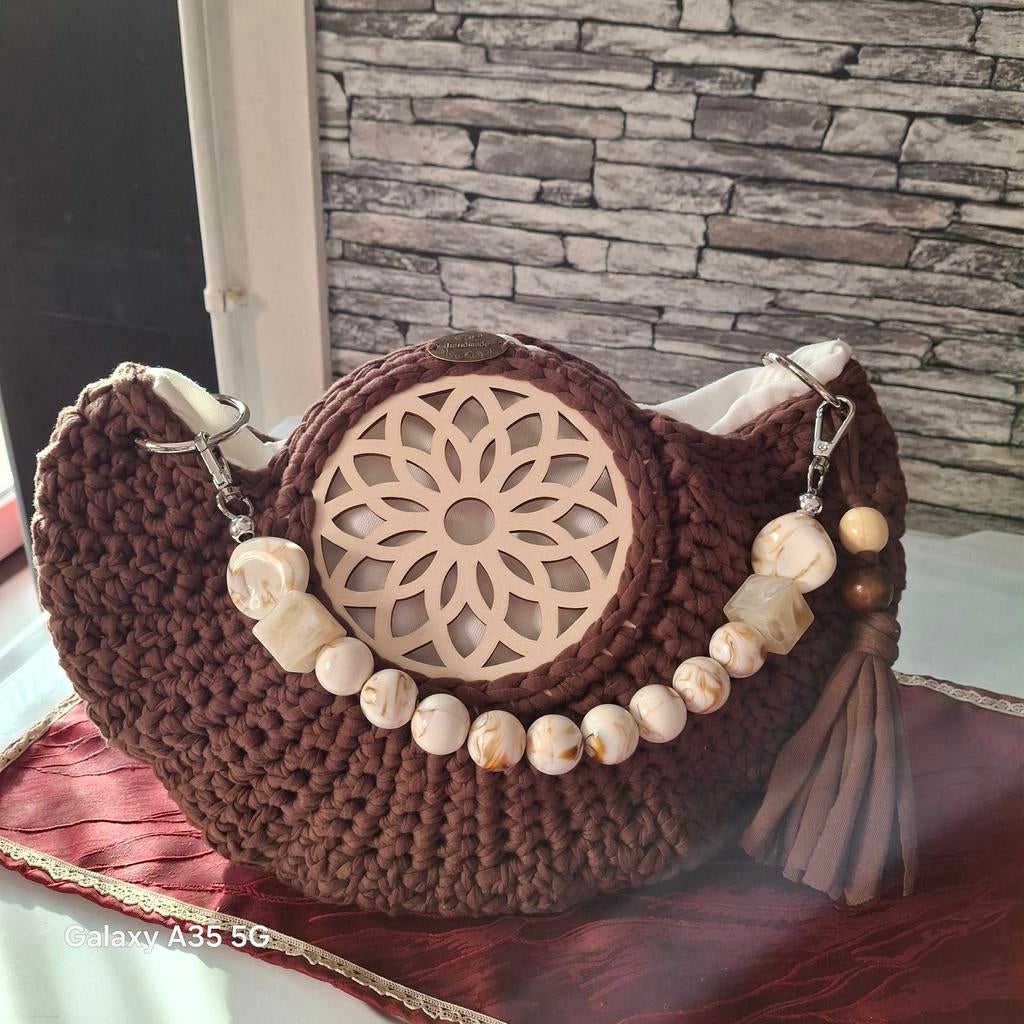 Beau sac à main avec fleur en bois sculptée et belles perles, Hobby & Loisirs créatifs, Enlèvement ou Envoi, Neuf, Crochet, Laine ou Fils