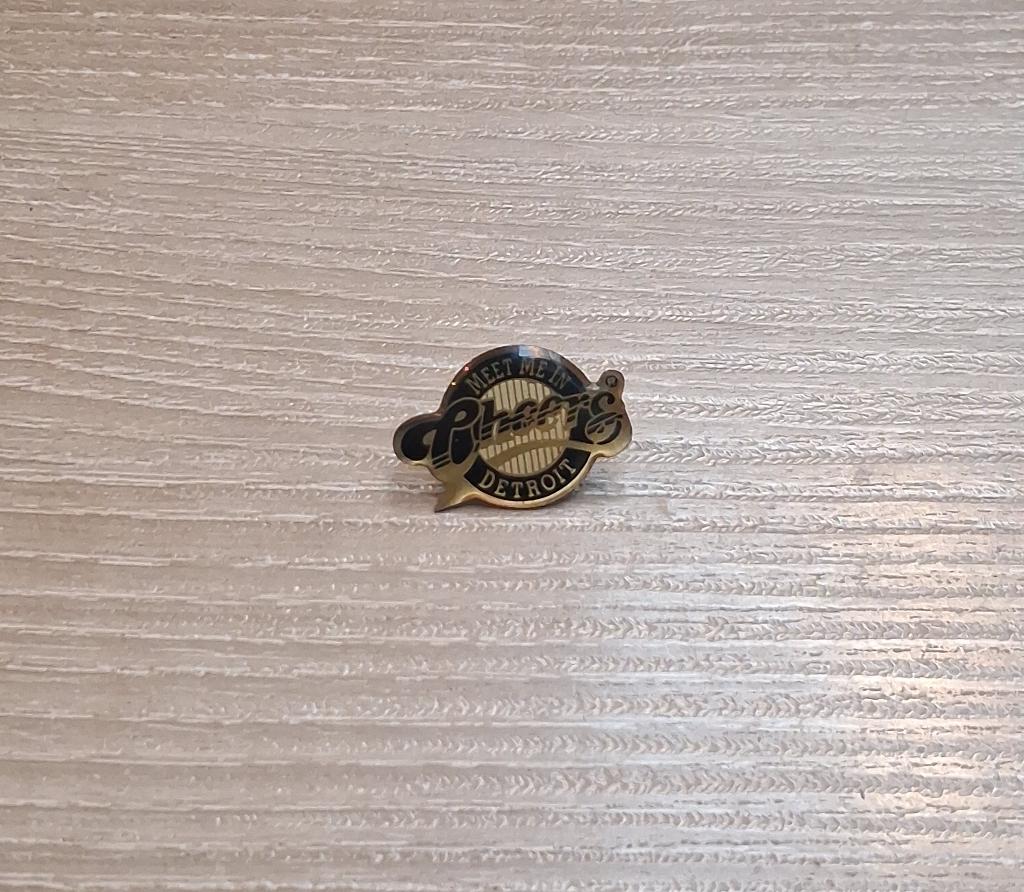 PIN - MEET ME IN DETROIT - CHEERS, Verzenden, Gebruikt, Stad of Land, Speldje of Pin