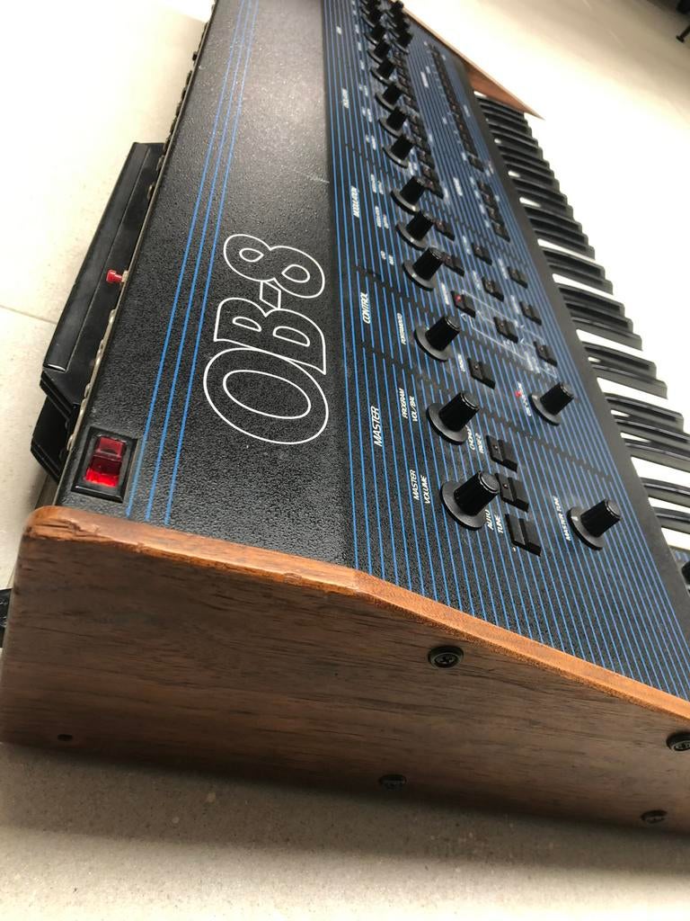 oberheim ob8, Enlèvement, Utilisé, Autres marques, Avec connexion MIDI