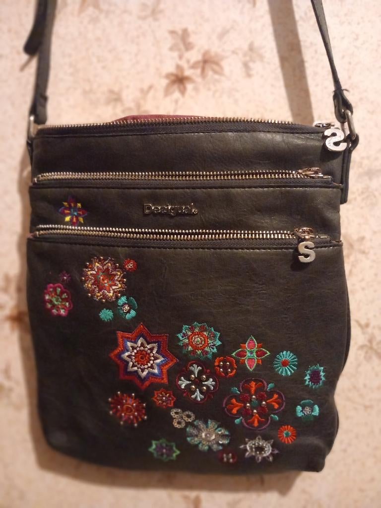 damestassen o.a. MEXX, DESIGUAL, HEDGREN, polo sport, oilily, Handtassen en Accessoires, Tassen | Damestassen, Ophalen of Verzenden