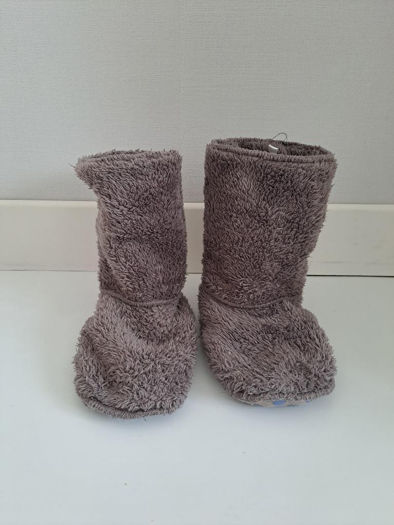 Grijze Woody-achtige pantoffels maat 30 - 34 cm, Enlèvement, Utilisé, Garçon ou Fille, Autres types