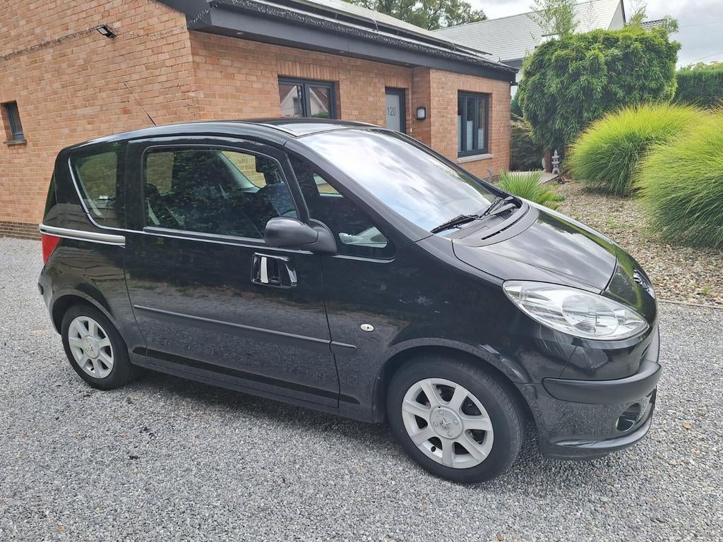 Superbe Peugeot 1007 en très bon état., Auto's, 4 zetels, Monovolume, 1350 kg, Zwart