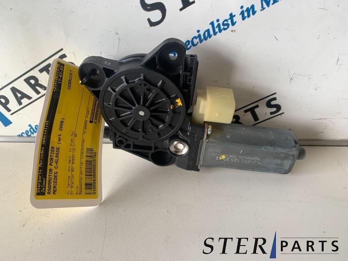 Moteur de vitre portière d'un Mercedes C-Klasse, Enlèvement ou Envoi, 3 mois de garantie, Utilisé, Mercedes-Benz