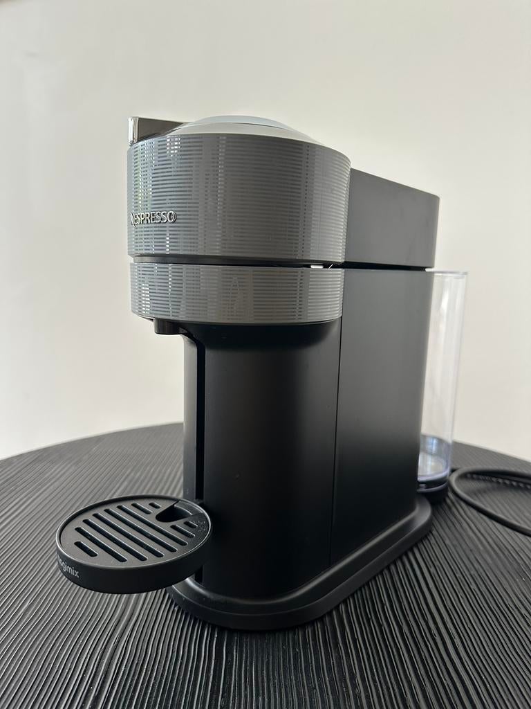 Machine Nespresso Vertuo noir/gris en bon état, Enlèvement, Utilisé, Cafetière