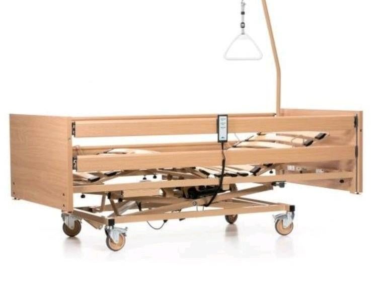 Elektrisch medisch bed met matras, Ophalen of Verzenden, Zo goed als nieuw