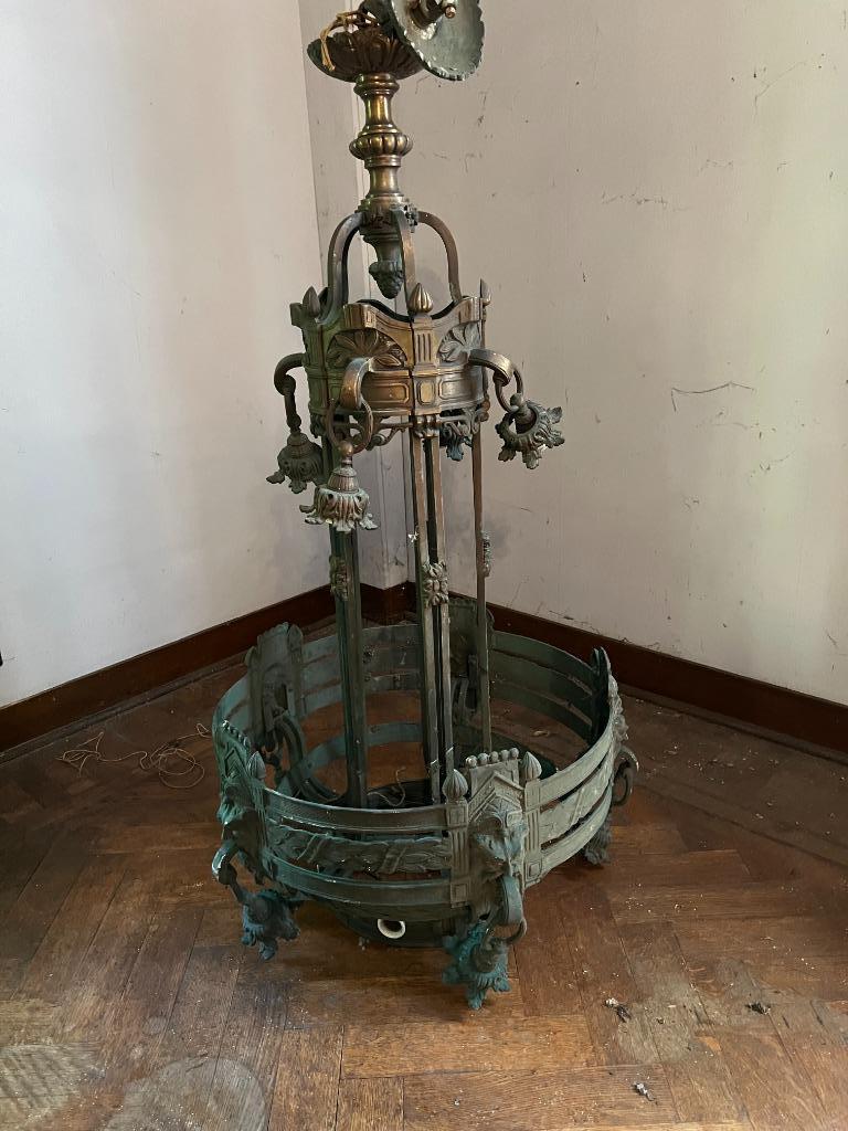lustre Art Déco/Néoclassique en bronze des années 1920, Enlèvement
