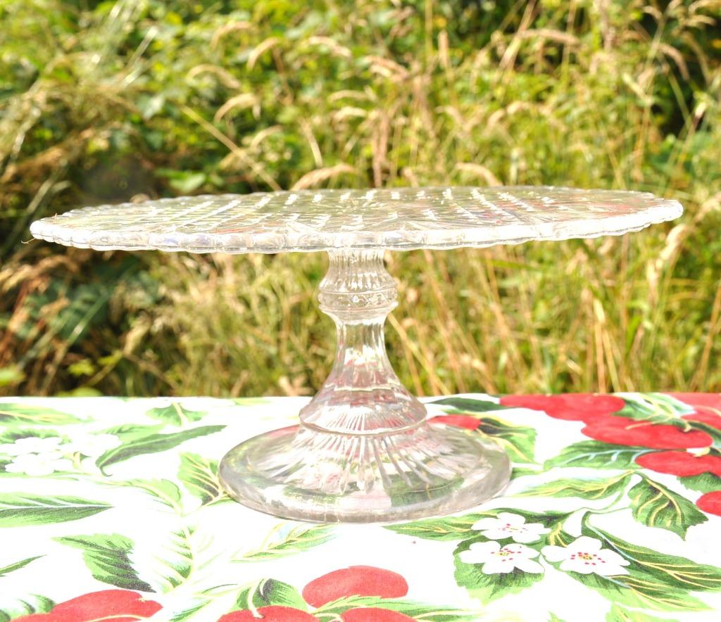 plat a tarte sur pied en verre moulé bord festonné, Ophalen of Verzenden