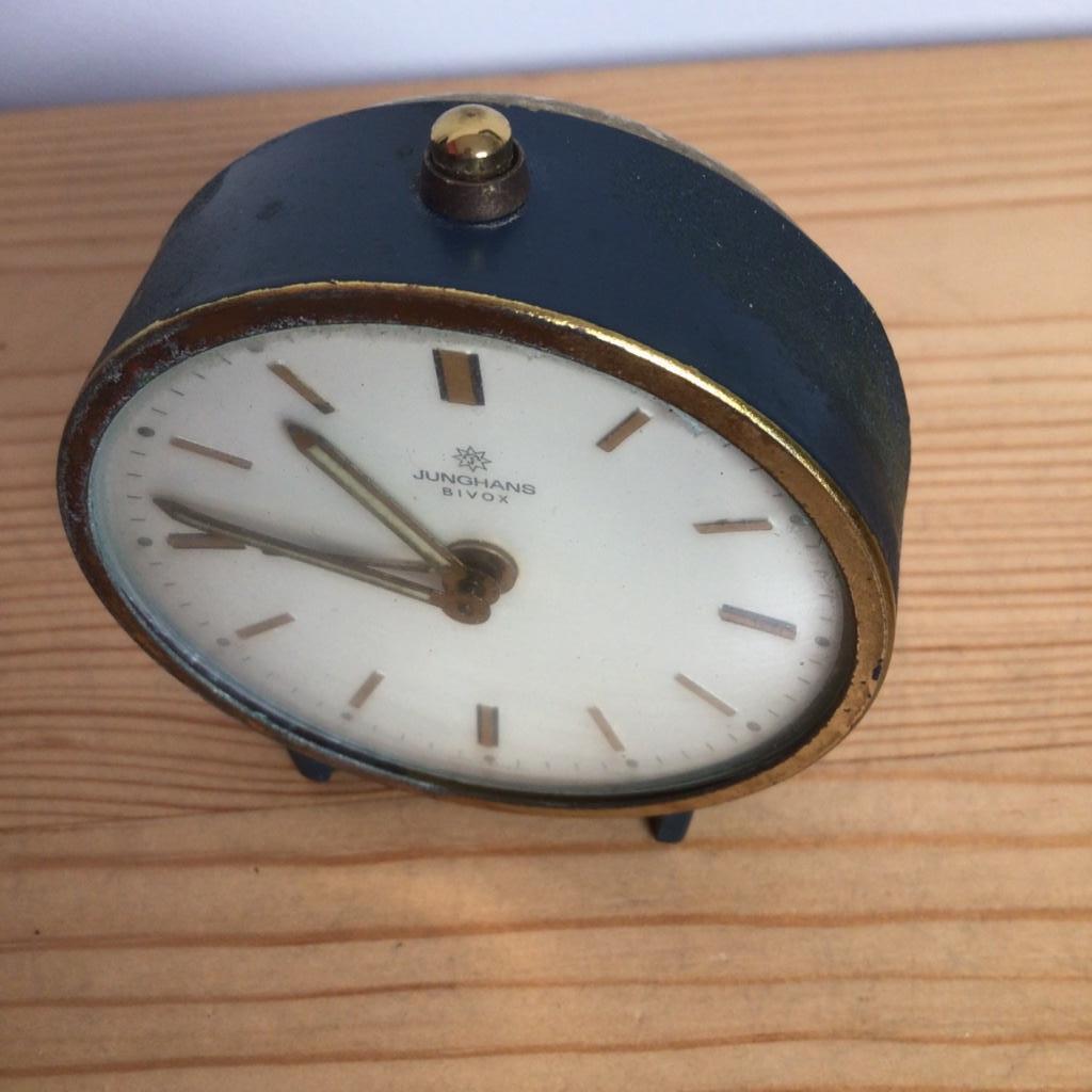 Petit reveil junghans bivouac avec sa boîte, Enlèvement