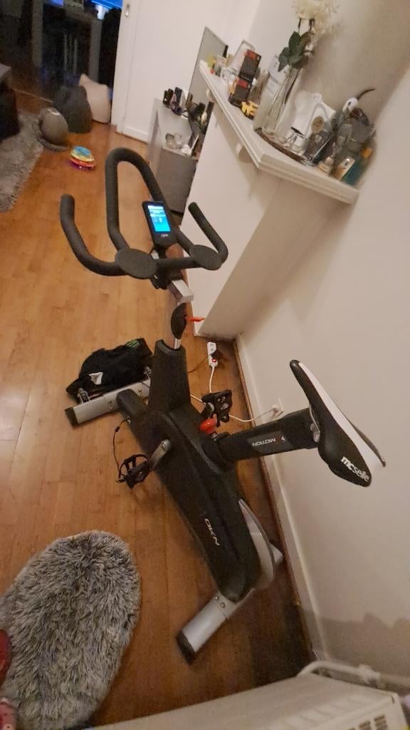 DKN Xmotion hometrainer – stil, stevig & met display, Sport en Fitness, Ophalen, Gebruikt, Hometrainer