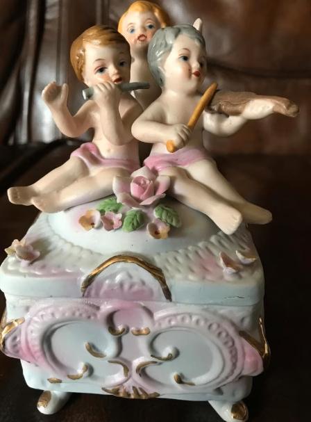 Vintage porseleinen bonbon potje met musicerende engelen, Antiek en Kunst, Ophalen of Verzenden