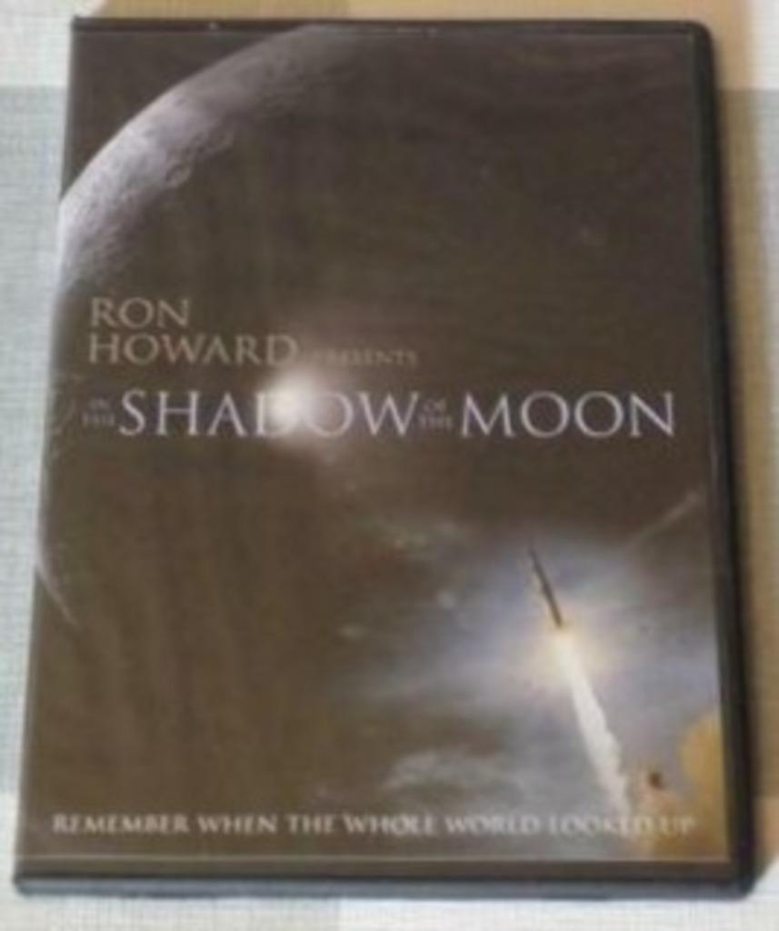 !!! In the Shadow of the Moon !!!, Vanaf 12 jaar, Ophalen of Verzenden, Zo goed als nieuw, Politiek of Geschiedenis