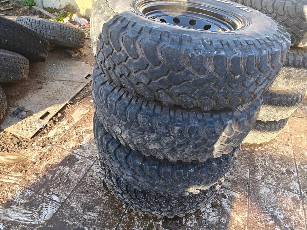 4 bf goodrich mud km1 op Landrover velg, Ophalen, Band(en)
