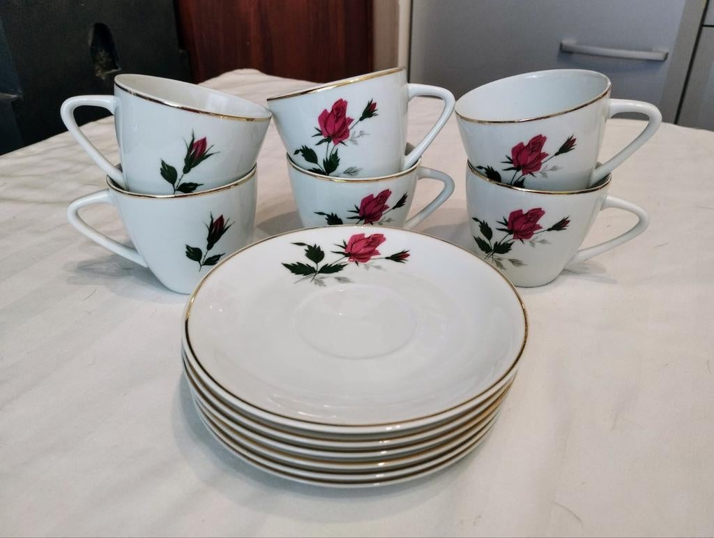 LA PORCELAINE DE BAUDOUR 6 TASSES + 6 SOUS TASSES, Enlèvement