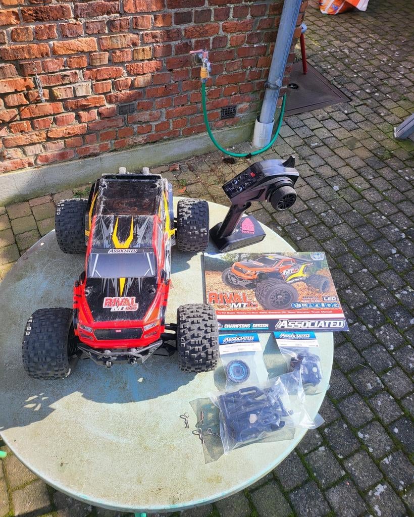 Buggy Team Associated Rival MT10 Brushless  1/10, Gebruikt