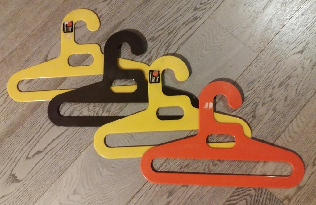 🍀4 vintage "Flair" kleerhangers door Ingo Maurer🍀, Ophalen of Verzenden, Zo goed als nieuw, Kunststof, Kinderen en Volwassenen