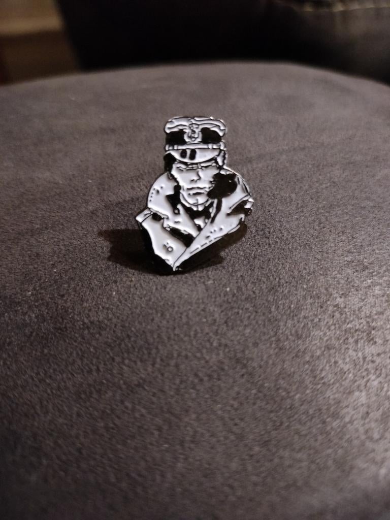 pins Corto maltese, Enlèvement ou Envoi, Comme neuf, Autres types