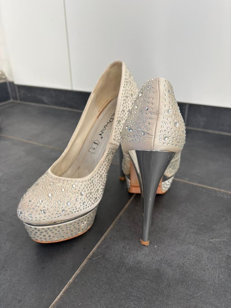 Verschillende schoenen te koop maar 38-39, Ophalen, Zo goed als nieuw, Rood
