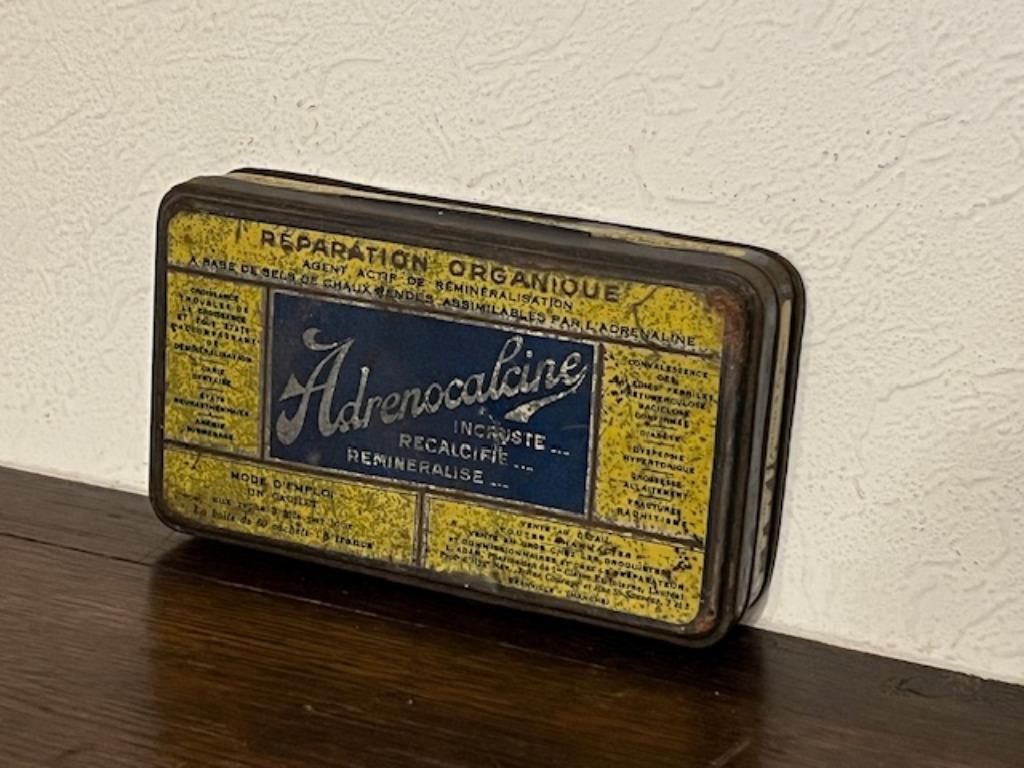 Blikken doosje medicatie Adrenocalcine, Ophalen