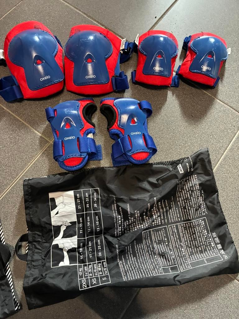 2 sets skate/skeeler bescherming XS Oxelo, Ophalen, Verstelbaar, Zo goed als nieuw, Kinderen