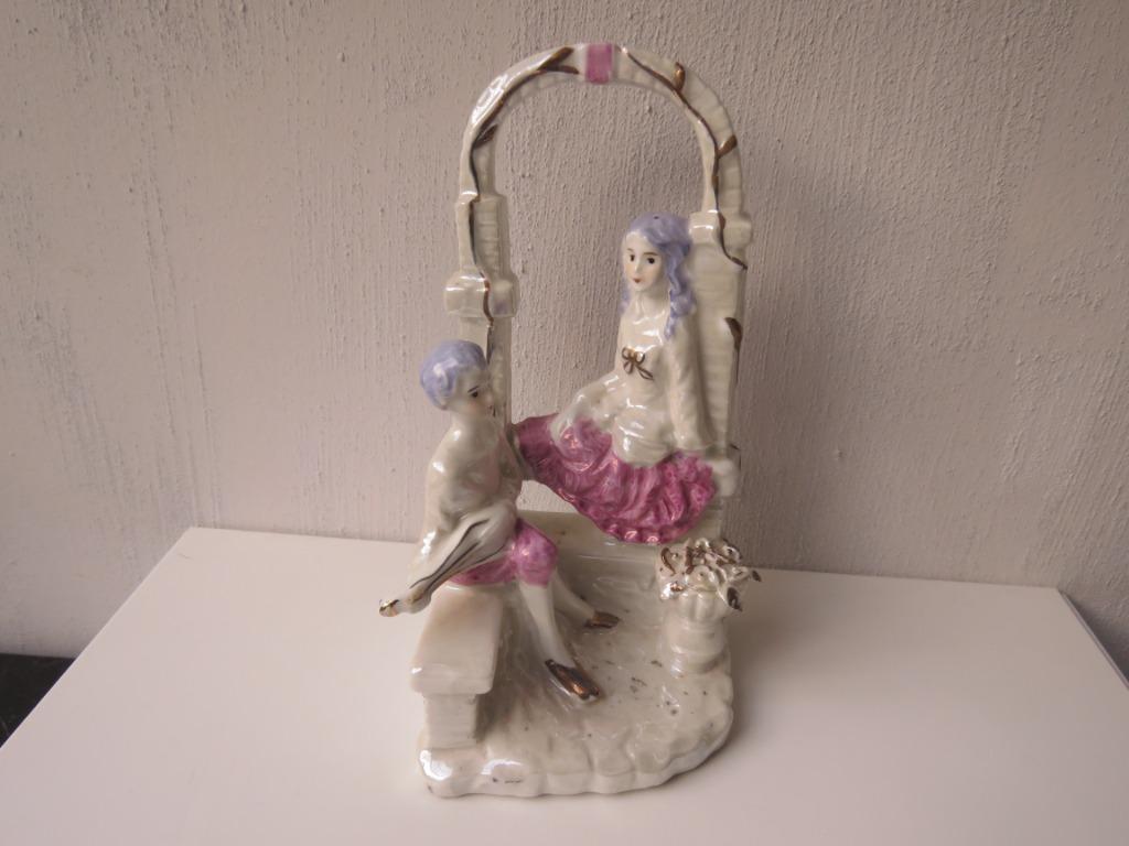 Figurine vintage garçon et fille sous arche avec glaçure nac, Enlèvement ou Envoi