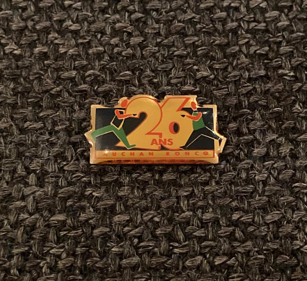 PIN - AUCHAN, Envoi, Utilisé, Autres sujets/thèmes, Insigne ou Pin's