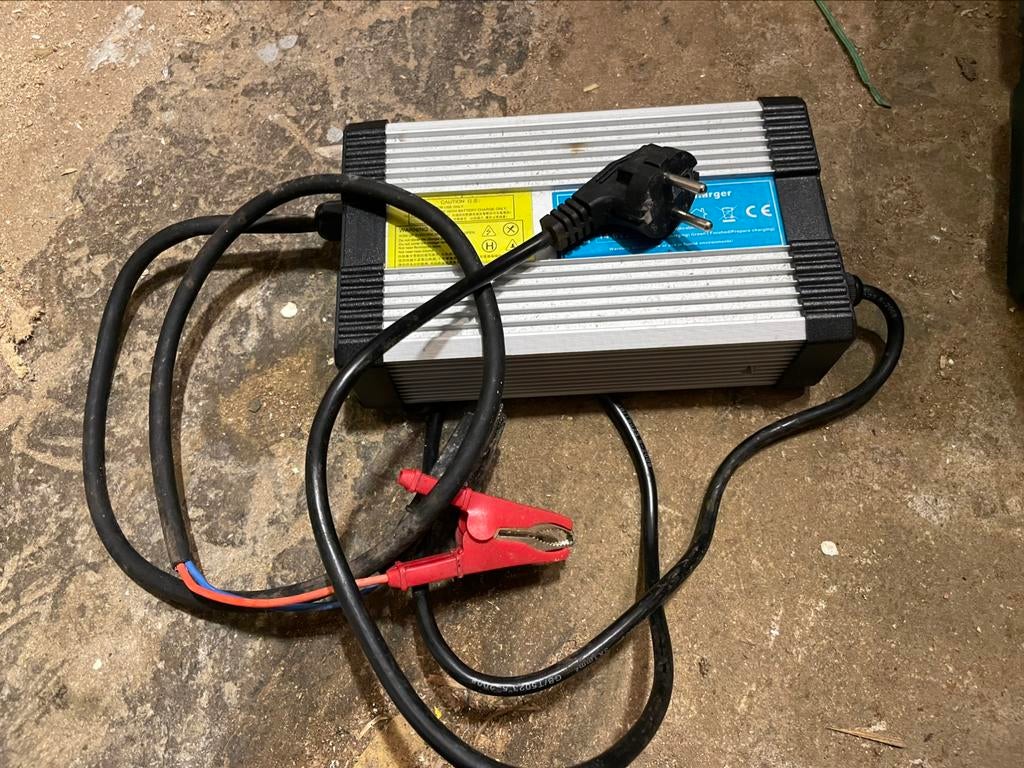 Lithium Battery charger chargeur 12V batterie, Ophalen, Gebruikt