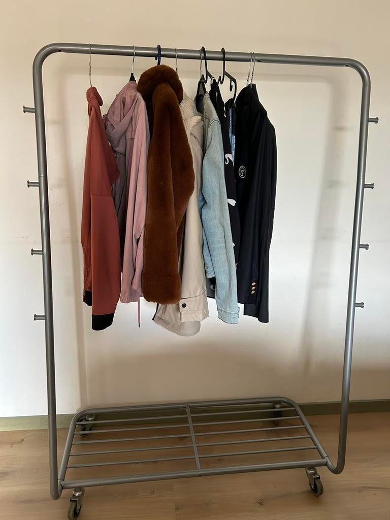 Stevig kledingrek op wielen, Kleding | Dames, Kledingrekken, Ophalen, Gebruikt
