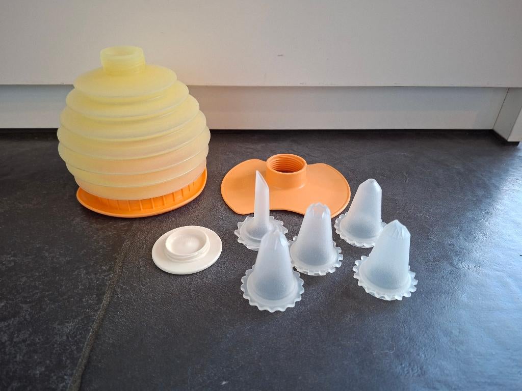 Spuitfles + 5 mondjes Tupperware, zo goed als nieuw, Maison & Meubles, Cuisine| Tupperware, Comme neuf, Bol ou Canette, Orange