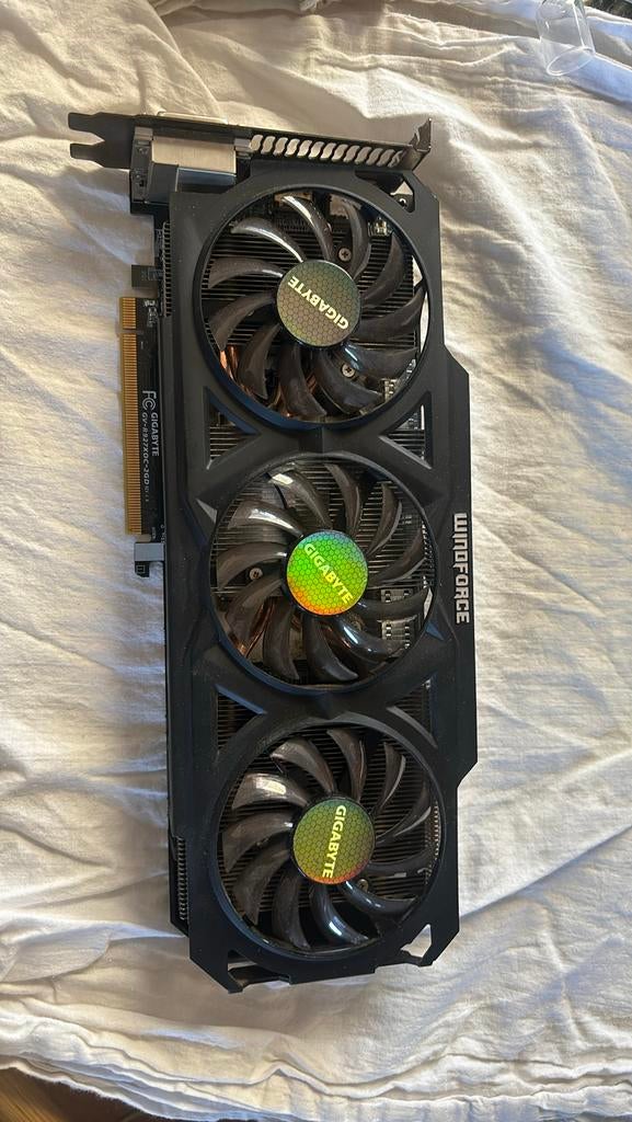 Gigabyte R9 270X Windforce 2 Go, Informatique & Logiciels, Cartes vidéo, Utilisé, GDDR5, HDMI, DisplayPort, DVI, Enlèvement