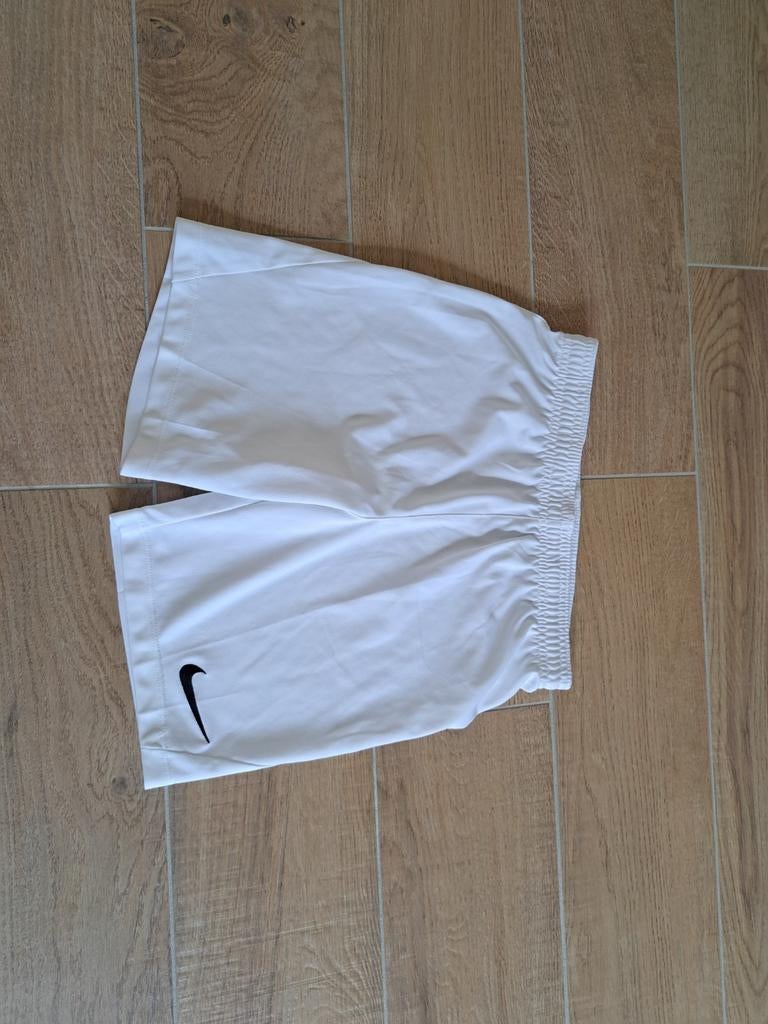 Nike white short - size 137 - 147cm, Ophalen, Gebruikt, Nike, Jongen