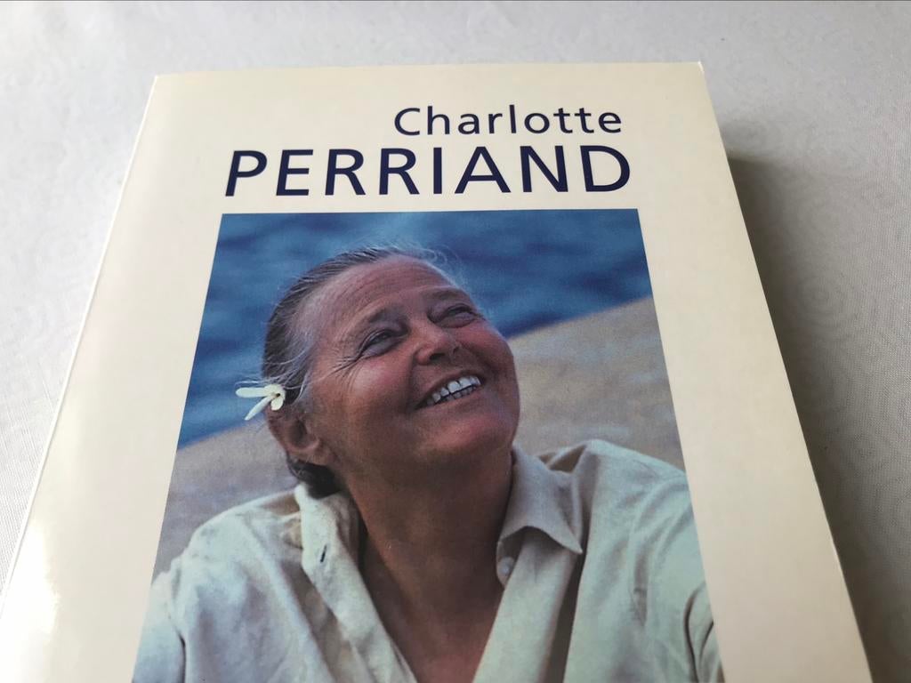 Monographie Charlotte Perriand 400 pag, Enlèvement ou Envoi, Comme neuf, Autres sujets/thèmes