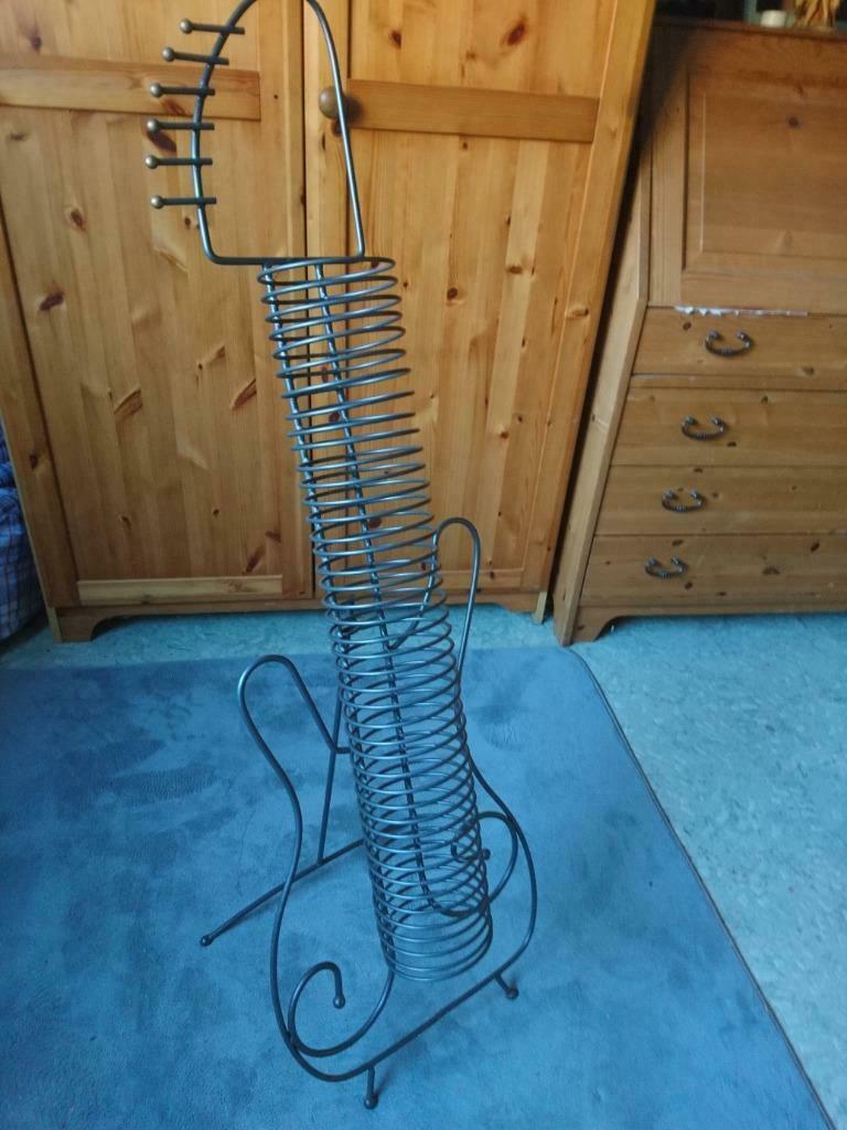 Range CD  fer forgé guitare, 25 à 75 disques, Comme neuf, Enlèvement, Métal