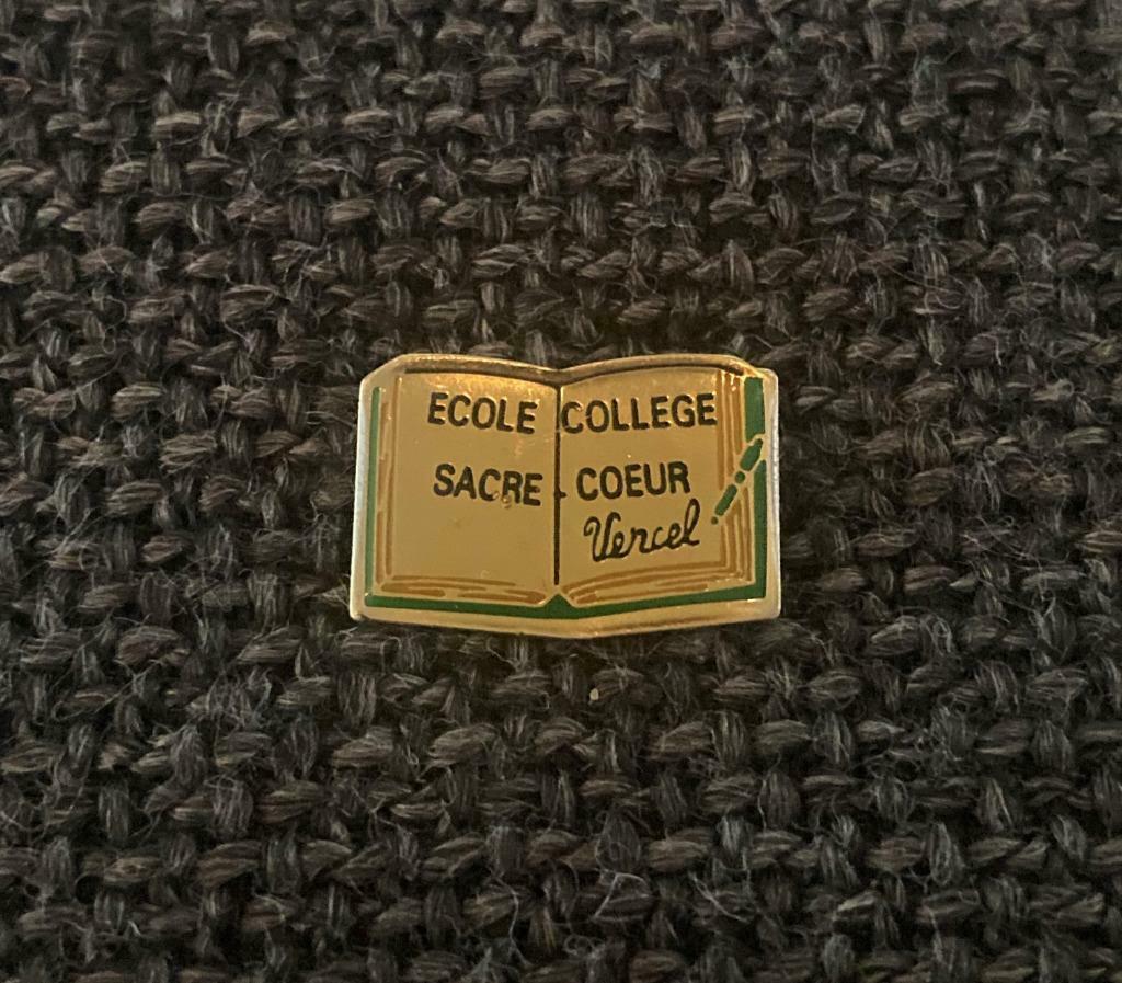 PIN - ECOLE - COLLEGE - SACRE-COEUR - VERCEL, Envoi, Utilisé, Autres sujets/thèmes, Insigne ou Pin's